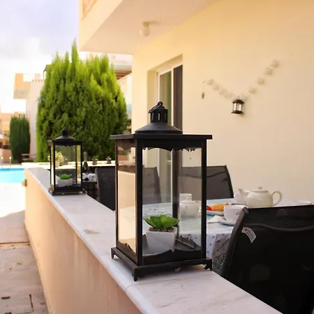 Lägenhet Cozy Poolside Paphos