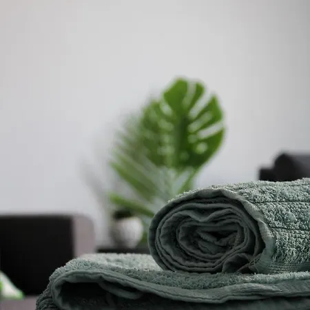 Cozy Poolside Lägenhet *